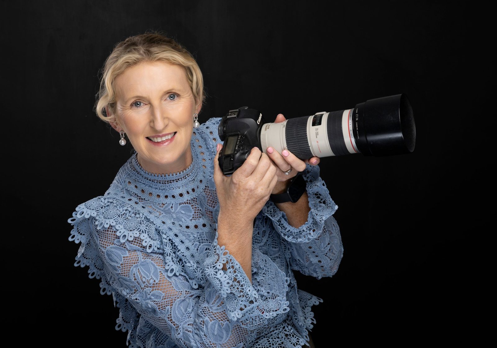 Jill O'Meara, IPPVA member photographer, holding her Canon camera